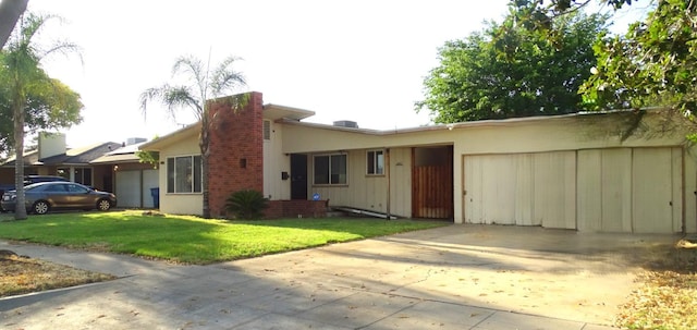 4457 E Brown Ave, Fresno, CA 93703 - single story home featuring driveway, an attached garage, a front lawn, and stucco siding