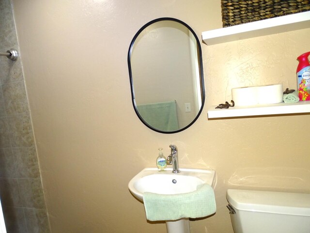 4457 E Brown Ave, Fresno, CA 93703 - bathroom featuring toilet and a sink