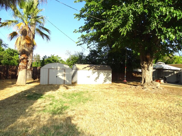 4457 E Brown Ave, Fresno, CA 93703 - view of yard