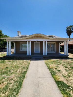 54 E Kearney Blvd, Fresno, CA 93706 - photo 1