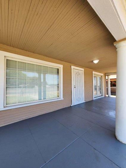 54 E Kearney Blvd, Fresno, CA 93706 - photo 2