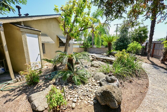 1911 W Simpson Ave, Fresno, CA 93705 - view of yard