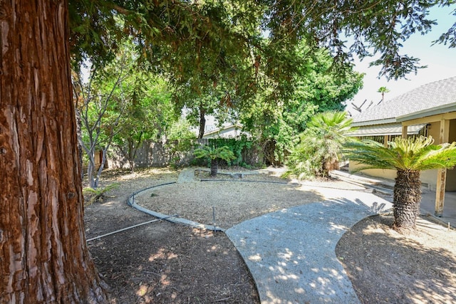 1911 W Simpson Ave, Fresno, CA 93705 - view of yard featuring a patio area