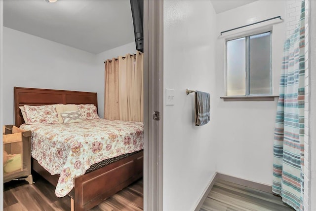 650 Tulare St, Parlier, CA 93648 - bedroom featuring wood finished floors and baseboards