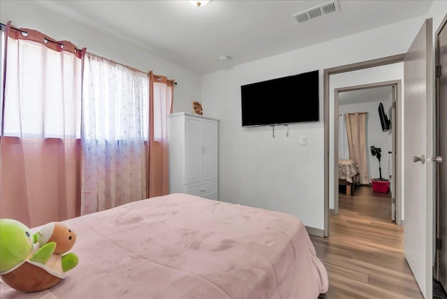 650 Tulare St, Parlier, CA 93648 - bedroom with light wood-style floors