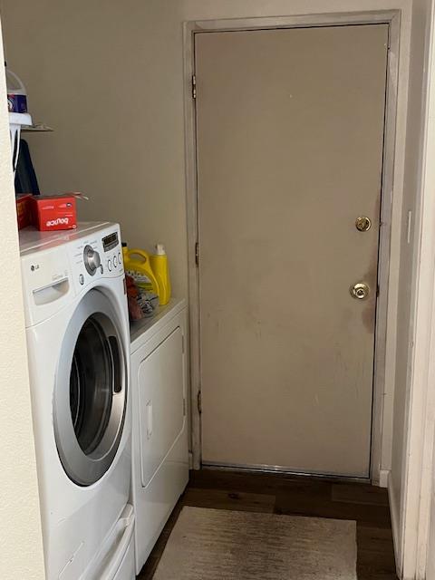 1173 Menlo Ave, Clovis, CA 93612 - laundry room with washing machine and clothes dryer and wood finished floors