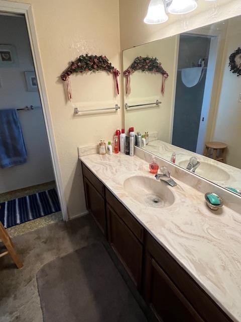 1173 Menlo Ave, Clovis, CA 93612 - bathroom with vanity