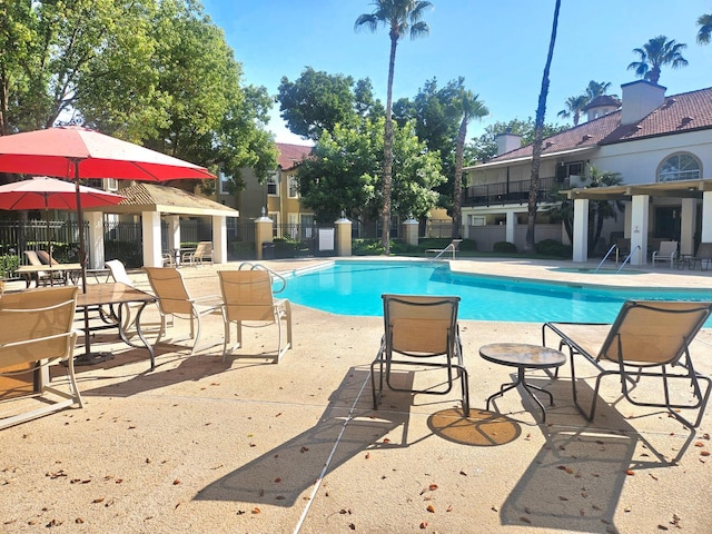 8147 N Cedar Ave Unit 115, Fresno, CA 93720 - community pool with a patio