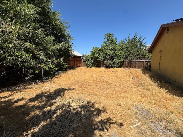 1546 W Orleans Ave, Fresno, CA 93706 - view of yard