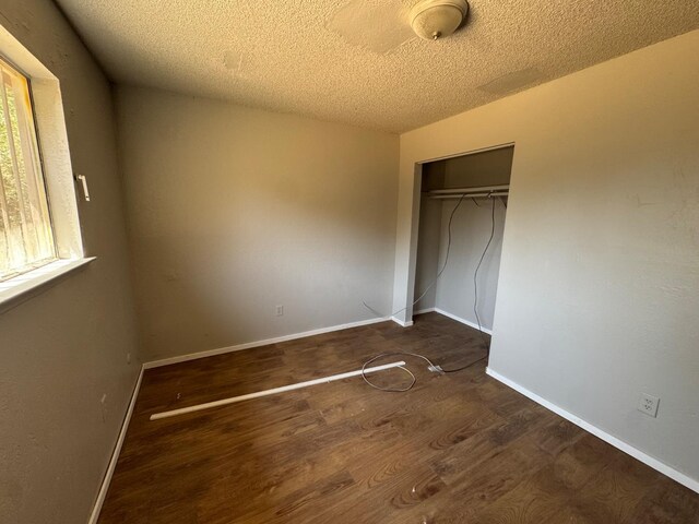 1546 W Orleans Ave, Fresno, CA 93706 - unfurnished bedroom with wood finished floors, a textured ceiling, and a closet