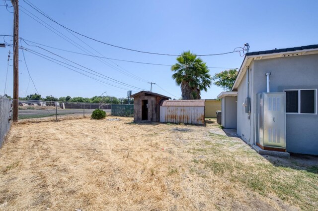 3722 N Hammel Way, Fresno, CA 93727 - view of yard