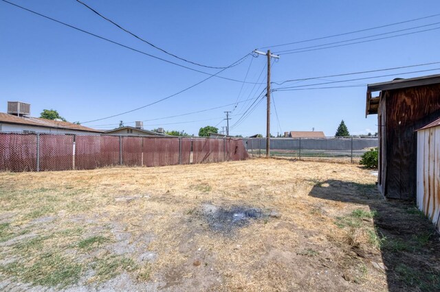 3722 N Hammel Way, Fresno, CA 93727 - view of yard with central air condition unit