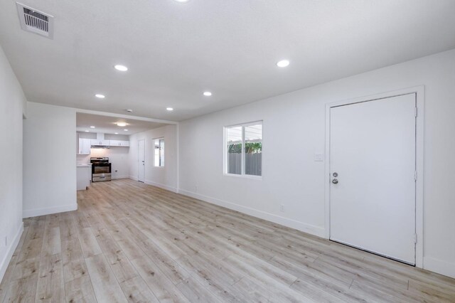 3722 N Hammel Way, Fresno, CA 93727 - unfurnished living room featuring light wood-style floors, recessed lighting, and baseboards