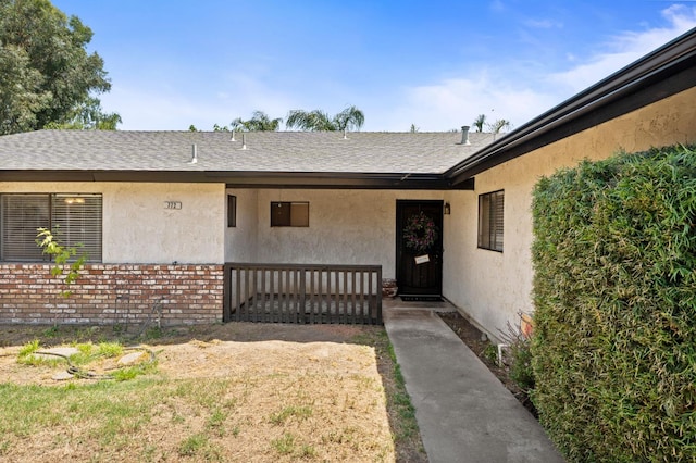 772 W Menlo Ave, Clovis, CA 93612 - doorway to property featuring roof with shingles and stucco siding