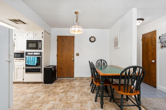 772 W Menlo Ave, Clovis, CA 93612 - dining room with a textured ceiling