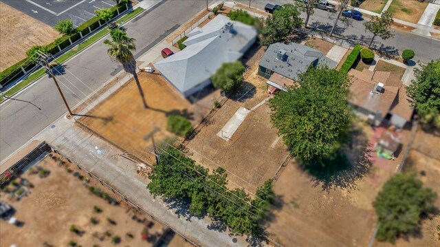 435 W Valencia Ave, Fresno, CA 93706 - photo 32