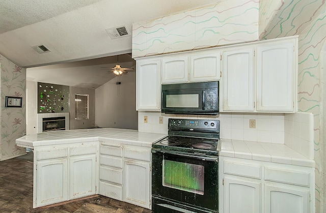 7543 N Spalding Ave, Fresno, CA 93720 - kitchen featuring black appliances, wallpapered walls, tile counters, a peninsula, and ceiling fan