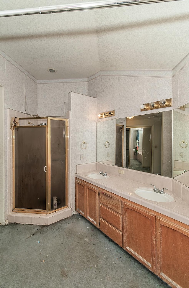 7543 N Spalding Ave, Fresno, CA 93720 - bathroom featuring double vanity, a stall shower, crown molding, and carpet