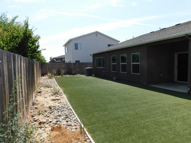 5875 E Pitt Ave, Fresno, CA 93727 - view of yard