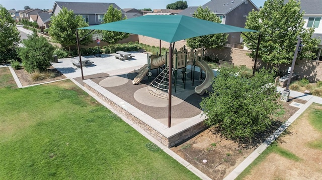 3923 Morris Ave, Clovis, CA 93619 - exterior space with a residential view and a yard