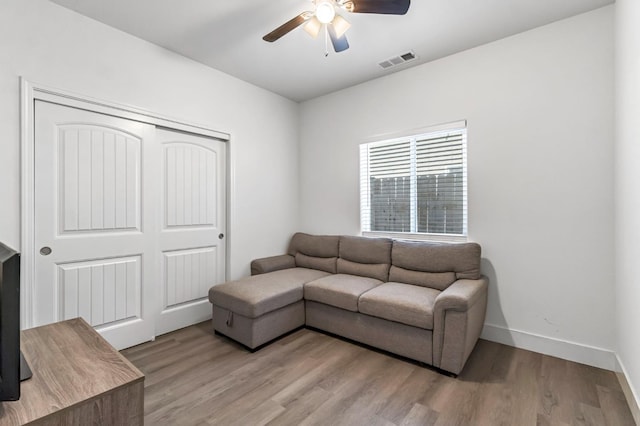 22375 Fairmead Cir, Chowchilla, CA 93610 - living area with a ceiling fan and light wood-style floors