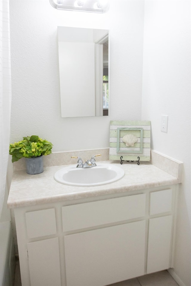 3870 N Fordham Ave, Fresno, CA 93727 - bathroom with vanity