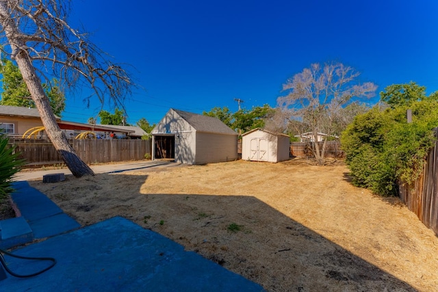 963 N Arthur Ave, Fresno, CA 93728 - fenced backyard with a storage unit