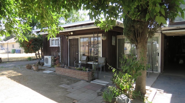 1625 N Woodson Ave, Fresno, CA 93705 - doorway to property with a patio