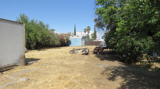 1625 N Woodson Ave, Fresno, CA 93705 - view of yard with a storage shed