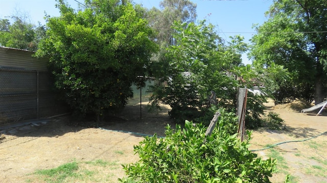 1625 N Woodson Ave, Fresno, CA 93705 - view of yard