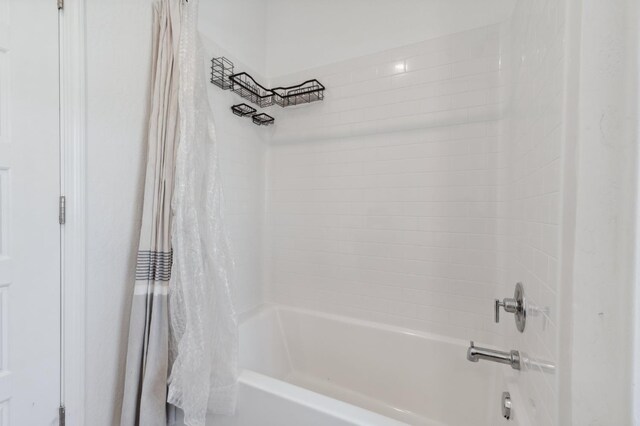 6406 E Giavanna Ave, Fresno, CA 93727 - full bath featuring shower / bath combo with shower curtain