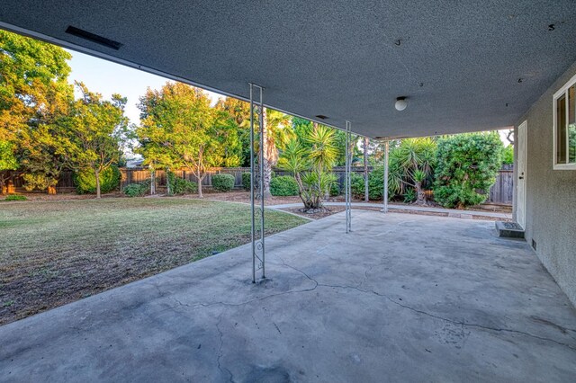 6482 N 5th St, Fresno, CA 93710 - fenced backyard with a patio