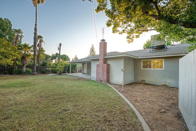 6482 N 5th St, Fresno, CA 93710 - view of yard with a patio area