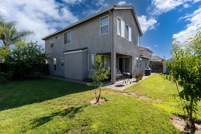 1085 Stanford Ave, Madera, CA 93637 - rear view of house featuring stucco siding, a patio, and a fenced backyard
