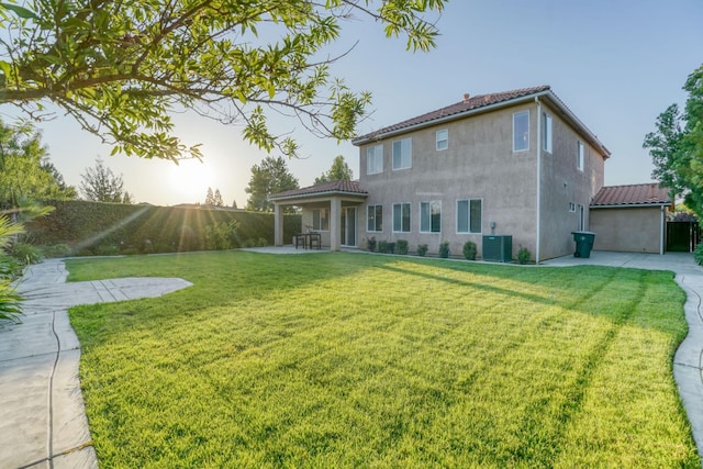 3202 Everglade Ave, Clovis, CA 93619 - back of property at dusk featuring a patio area, a yard, and stucco siding