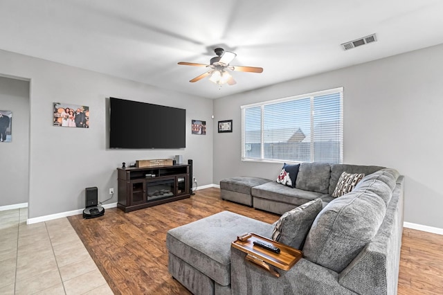 976 Daisy Ct, Dinuba, CA 93618 - living area featuring ceiling fan and wood finished floors