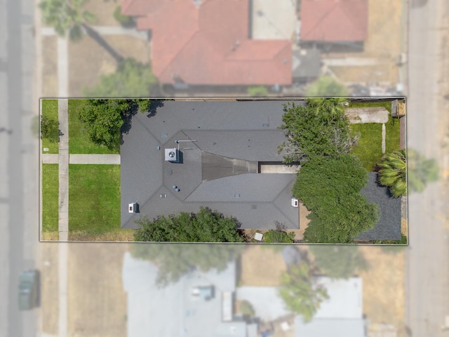644 W Yale Ave, Fresno, CA 93705 - aerial view of property and surrounding area featuring property boundaries highlighted