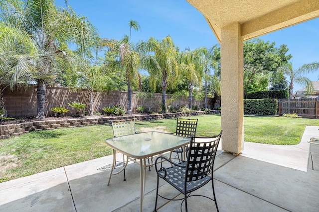 2549 Whiteash Ave, Clovis, CA 93619 - fenced backyard with a patio and outdoor dining space