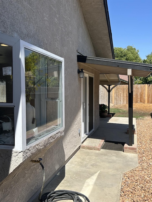 6536 N Tracy Ave, Fresno, CA 93722 - view of patio