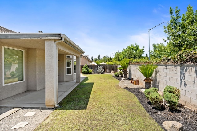 10643 N Tea Party Ln, Fresno, CA 93730 - fenced backyard with a patio