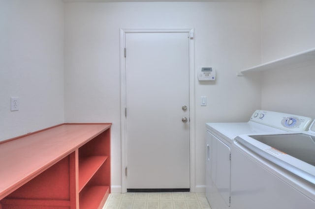 2062 Dunbar Way, Dinuba, CA 93618 - laundry area featuring independent washer and dryer