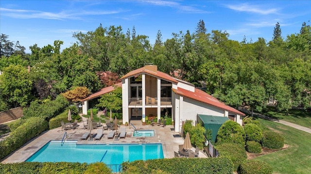 5532 N El Adobe Dr, Fresno, CA 93711 - community pool with a patio and an in-ground hot tub