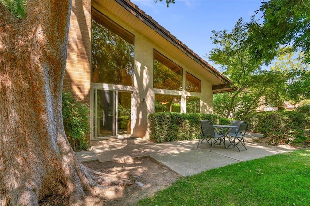 5532 N El Adobe Dr, Fresno, CA 93711 - view of patio / terrace