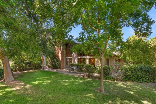 5532 N El Adobe Dr, Fresno, CA 93711 - view of green lawn featuring a patio