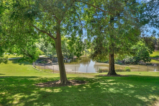 5532 N El Adobe Dr, Fresno, CA 93711 - view of yard with a water view