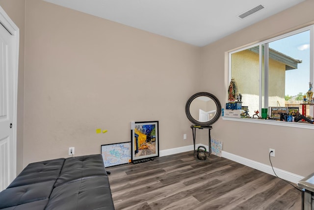 1160 Summit Ct, Madera, CA 93638 - living area featuring wood finished floors and baseboards