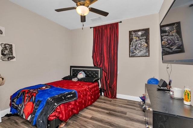 1160 Summit Ct, Madera, CA 93638 - bedroom featuring wood finished floors and ceiling fan