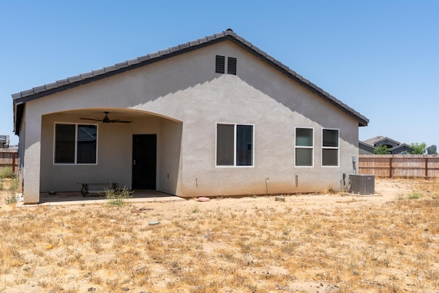 1160 Summit Ct, Madera, CA 93638 - back of property with ceiling fan, stucco siding, and a patio