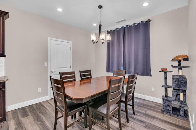 1160 Summit Ct, Madera, CA 93638 - dining area with dark wood-style flooring, a chandelier, and recessed lighting