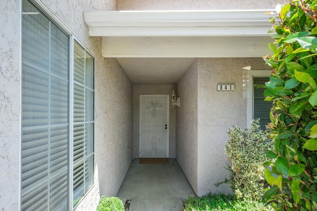 841 Whittier Ave, Clovis, CA 93611 - entrance to property with stucco siding